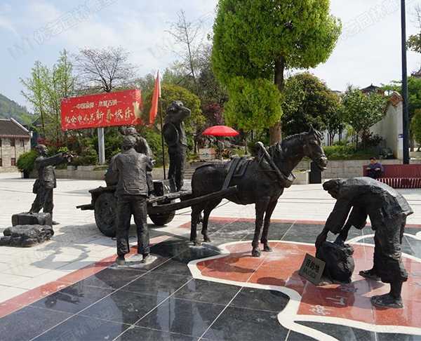 定制一座大型銅雕塑價格大致為多少？