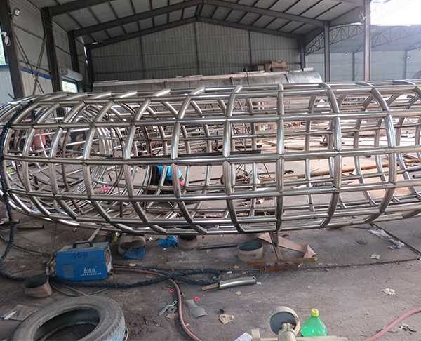 我們和不銹鋼雕塑廠家怎樣進(jìn)行雕塑的溝通制作呢？