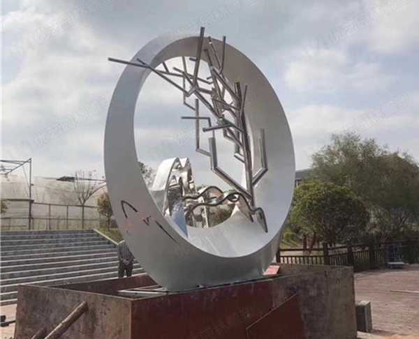 不銹鋼雕塑廠家分析不銹鋼雕塑生銹了怎么辦？