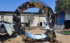 不銹鋼景觀雕塑有哪些特點和優(yōu)勢？