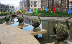 銅雕塑廠家分析銅雕塑選擇應(yīng)該注意哪些問題？